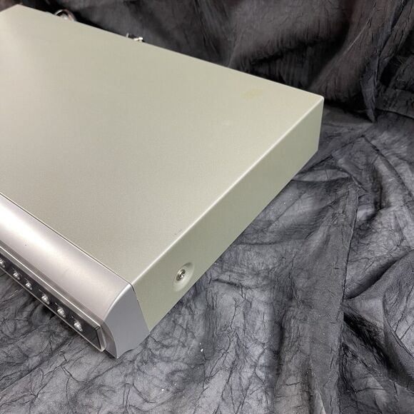 Toshiba SD-4900U 192kHz 24bit Audio DAC Dolby Digital DVD Video Player - Picture 4 of 7